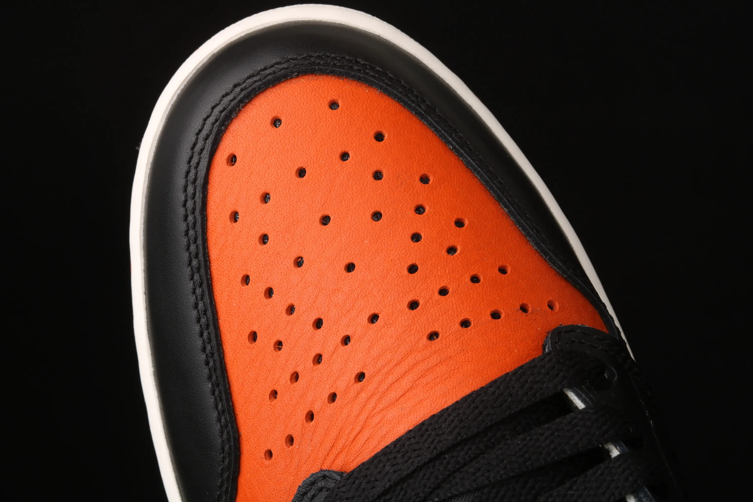 All categories Air Jordan Jordan series basketball shoes Air Jordan 1 High pure original version Air Jordan 1 Retro High OG AJ1 Joe 1 black orange white smashed backboard 555088-005